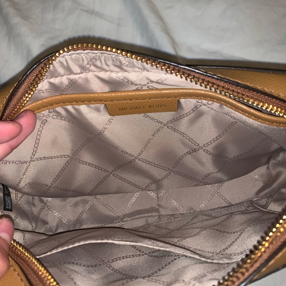 SOLD Michael Kors Jet Set Crossbody - Picture 5 of 5